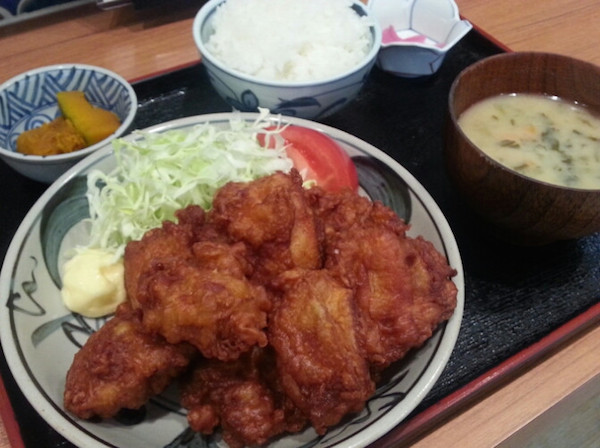鑓水商店ザンギ定食9つ